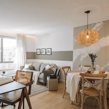Ducenta - 1 Bedroom And Parking In Alvalade 아파트