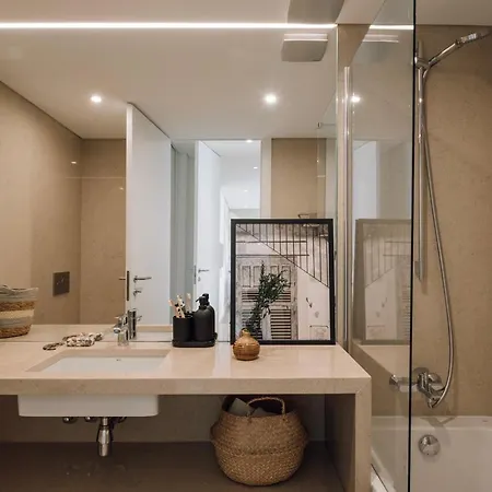 Ducenta - 1 Bedroom And Parking In Alvalade 아파트 *